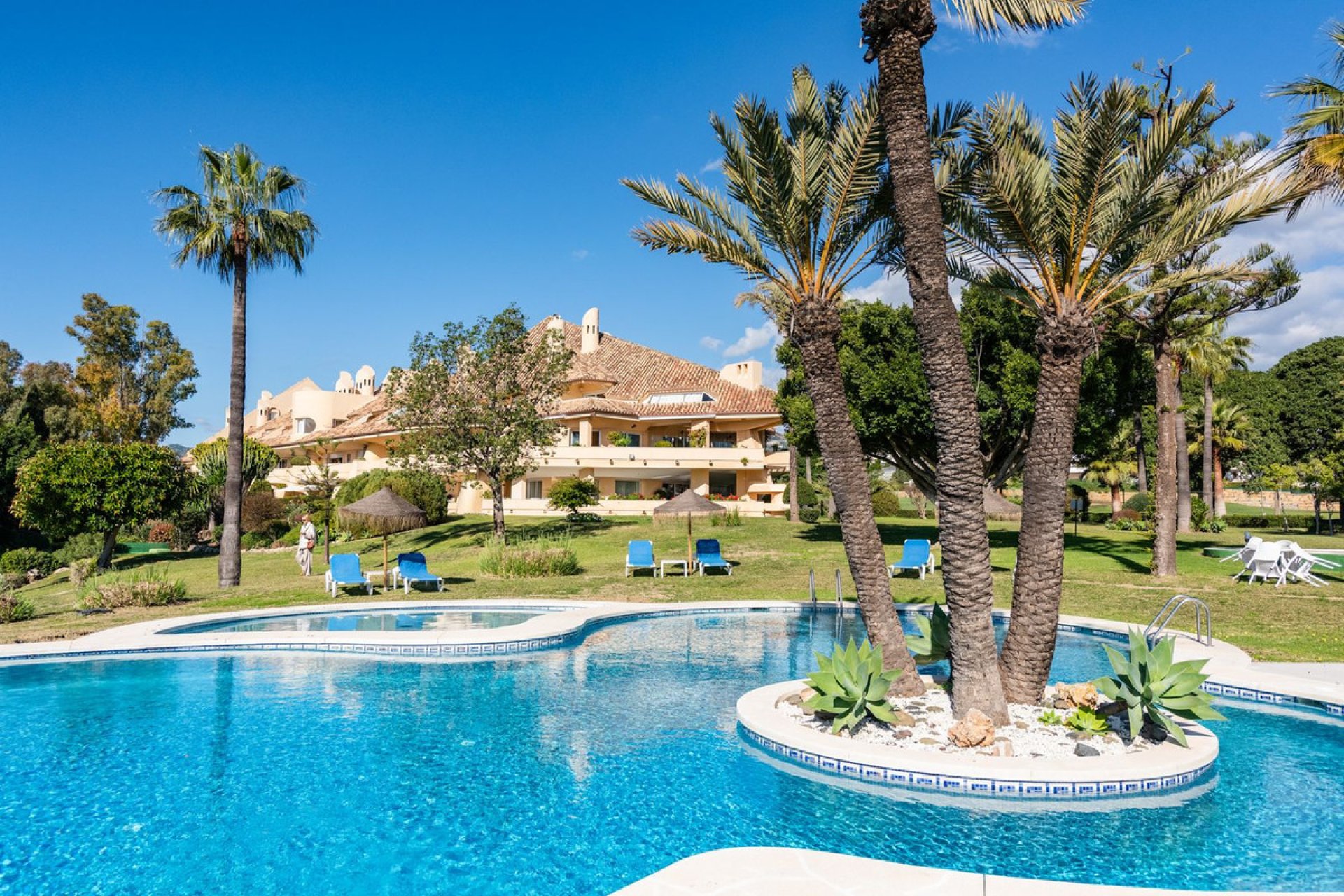 Resale - Apartment - Middle Floor Apartment - Marbella - Nueva Andalucia