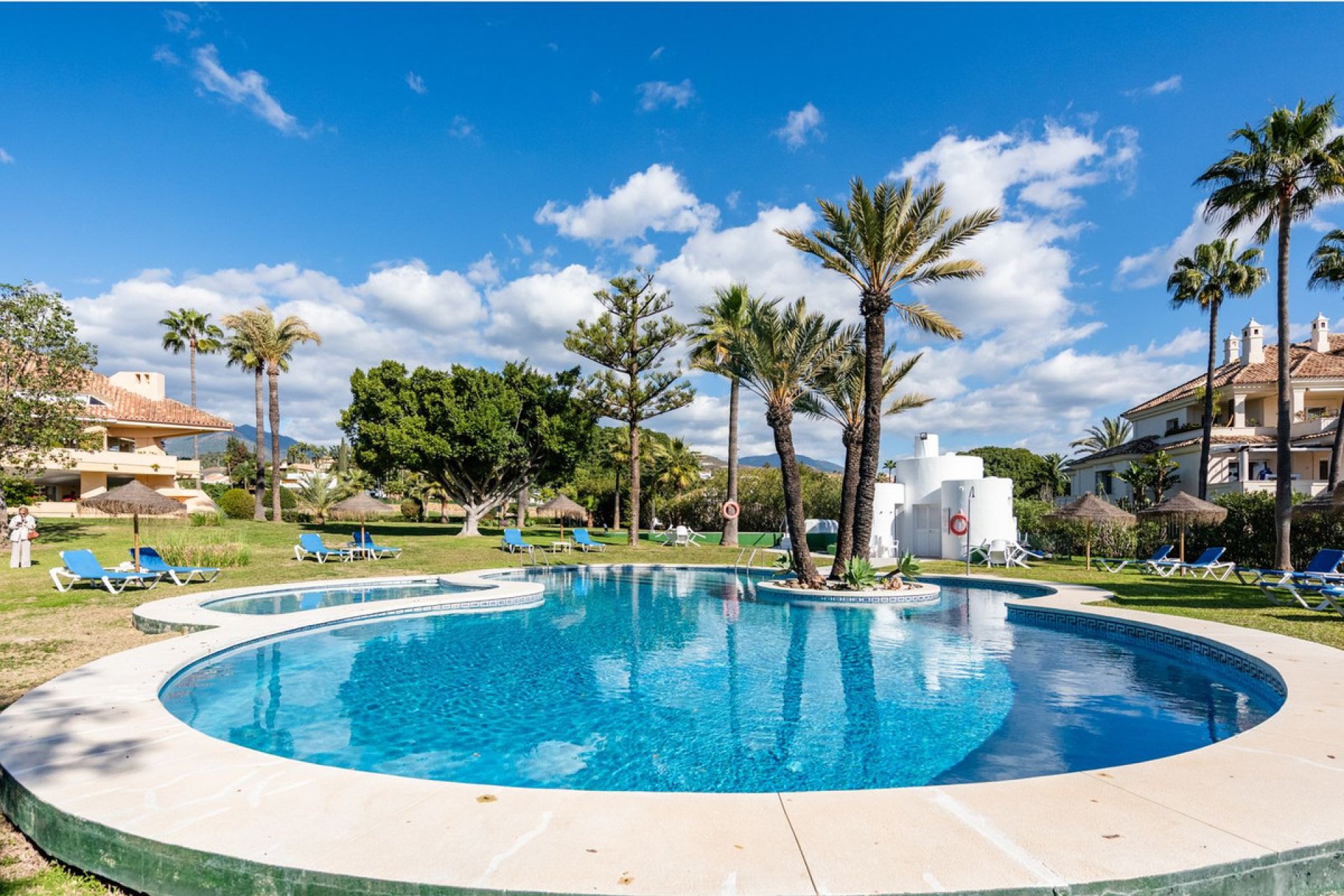 Resale - Apartment - Middle Floor Apartment - Marbella - Nueva Andalucia