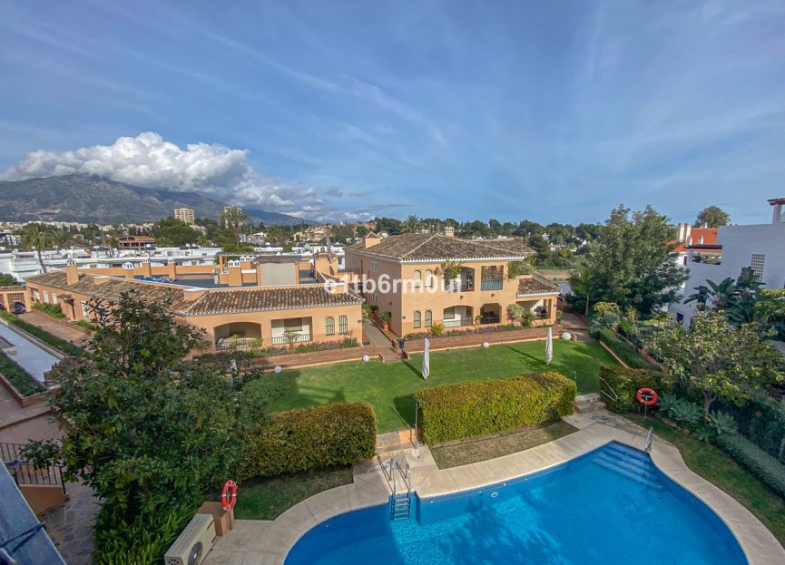 Resale - Apartment - Middle Floor Apartment - Marbella - Nueva Andalucia