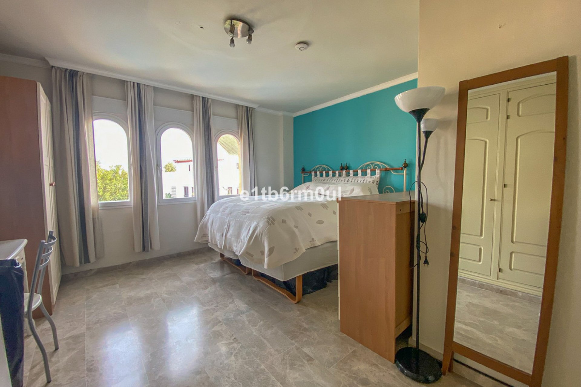 Resale - Apartment - Middle Floor Apartment - Marbella - Nueva Andalucia