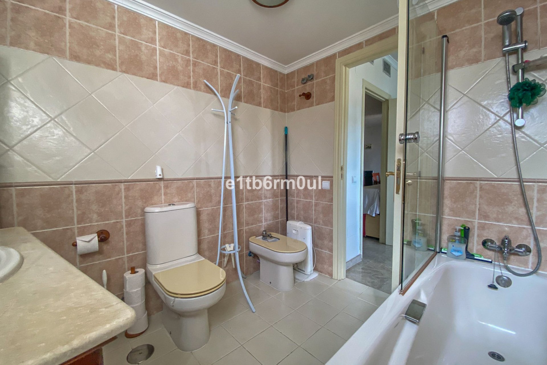 Resale - Apartment - Middle Floor Apartment - Marbella - Nueva Andalucia