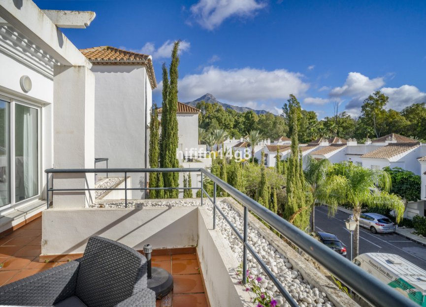 Resale - Apartment - Middle Floor Apartment - Marbella - Nueva Andalucia