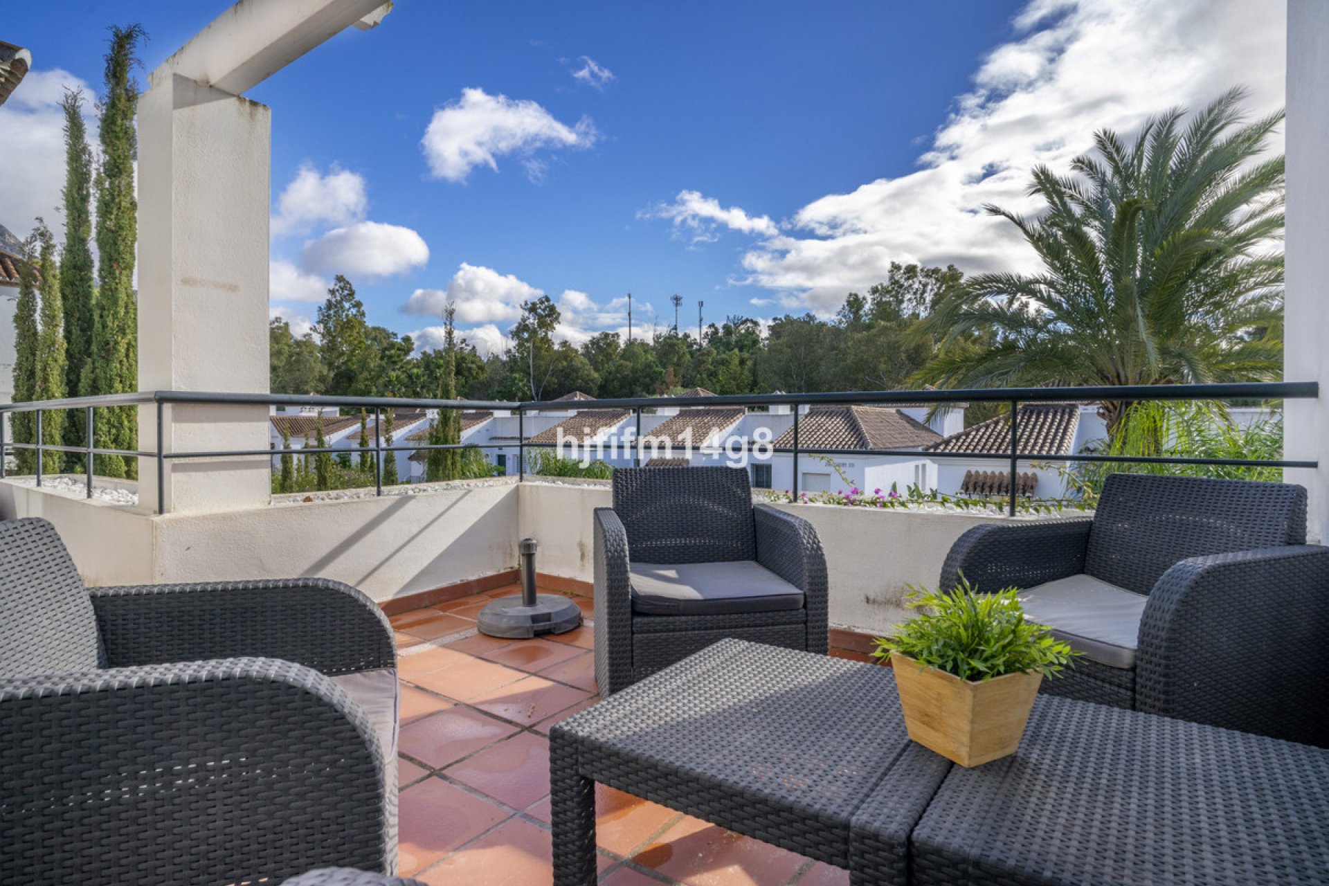 Resale - Apartment - Middle Floor Apartment - Marbella - Nueva Andalucia