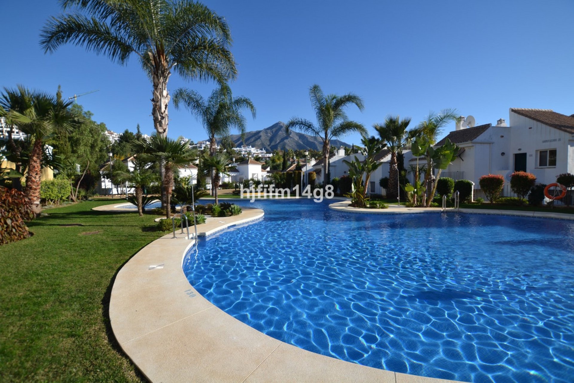 Resale - Apartment - Middle Floor Apartment - Marbella - Nueva Andalucia