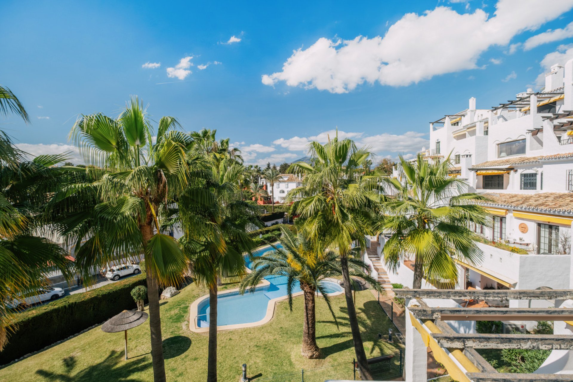 Resale - Apartment - Middle Floor Apartment - Marbella - Nueva Andalucia