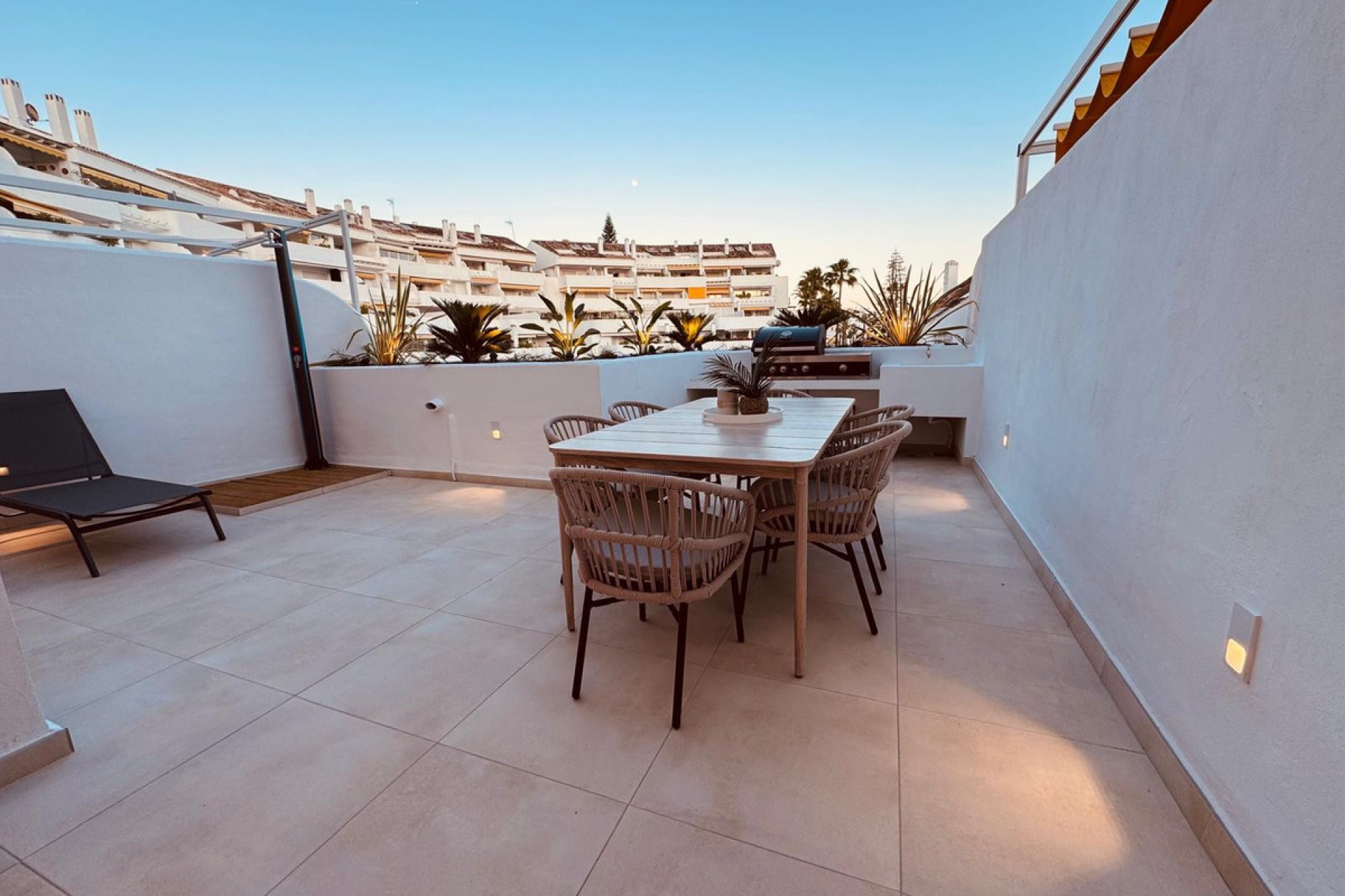 Resale - Apartment - Middle Floor Apartment - Marbella - Nueva Andalucia