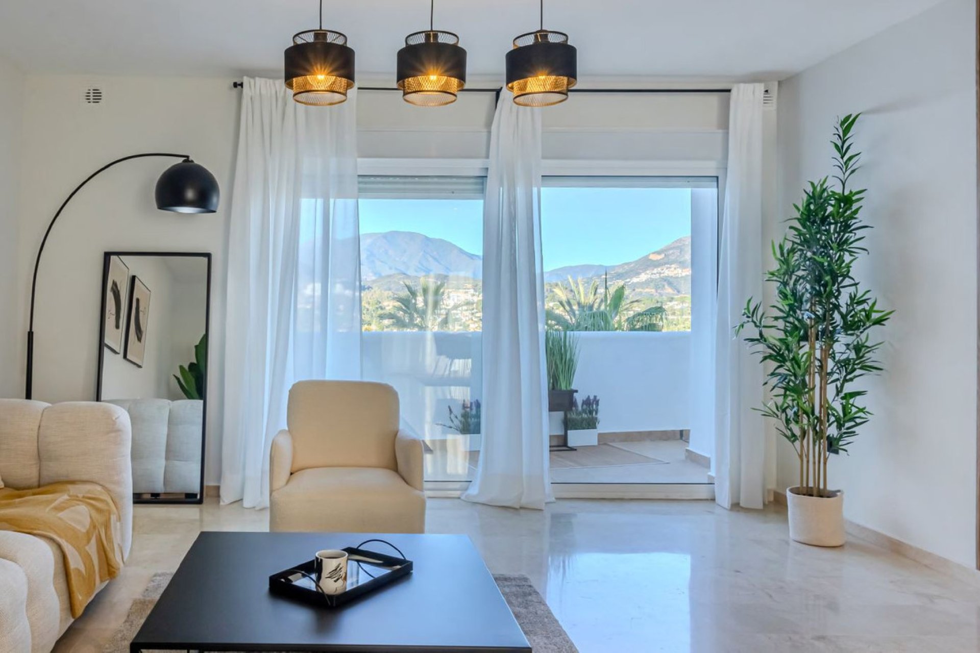 Resale - Apartment - Middle Floor Apartment - Marbella - Nueva Andalucia