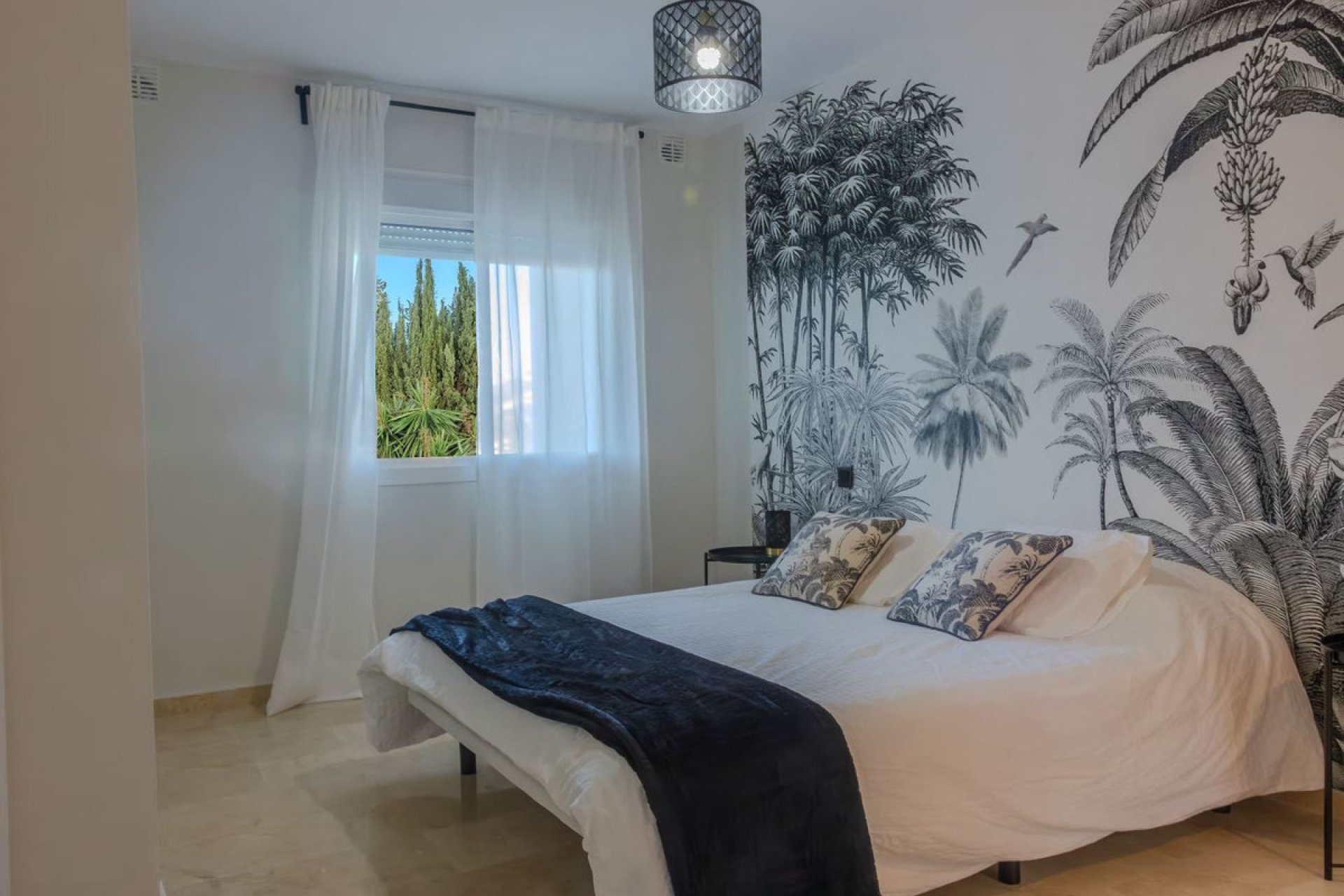 Resale - Apartment - Middle Floor Apartment - Marbella - Nueva Andalucia