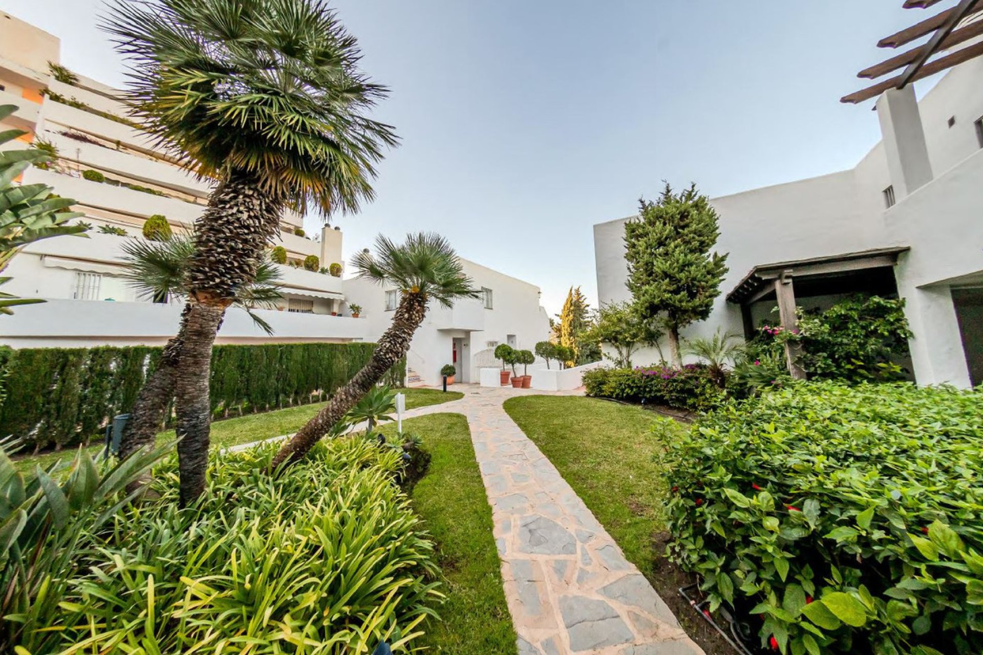 Resale - Apartment - Middle Floor Apartment - Marbella - Nueva Andalucia