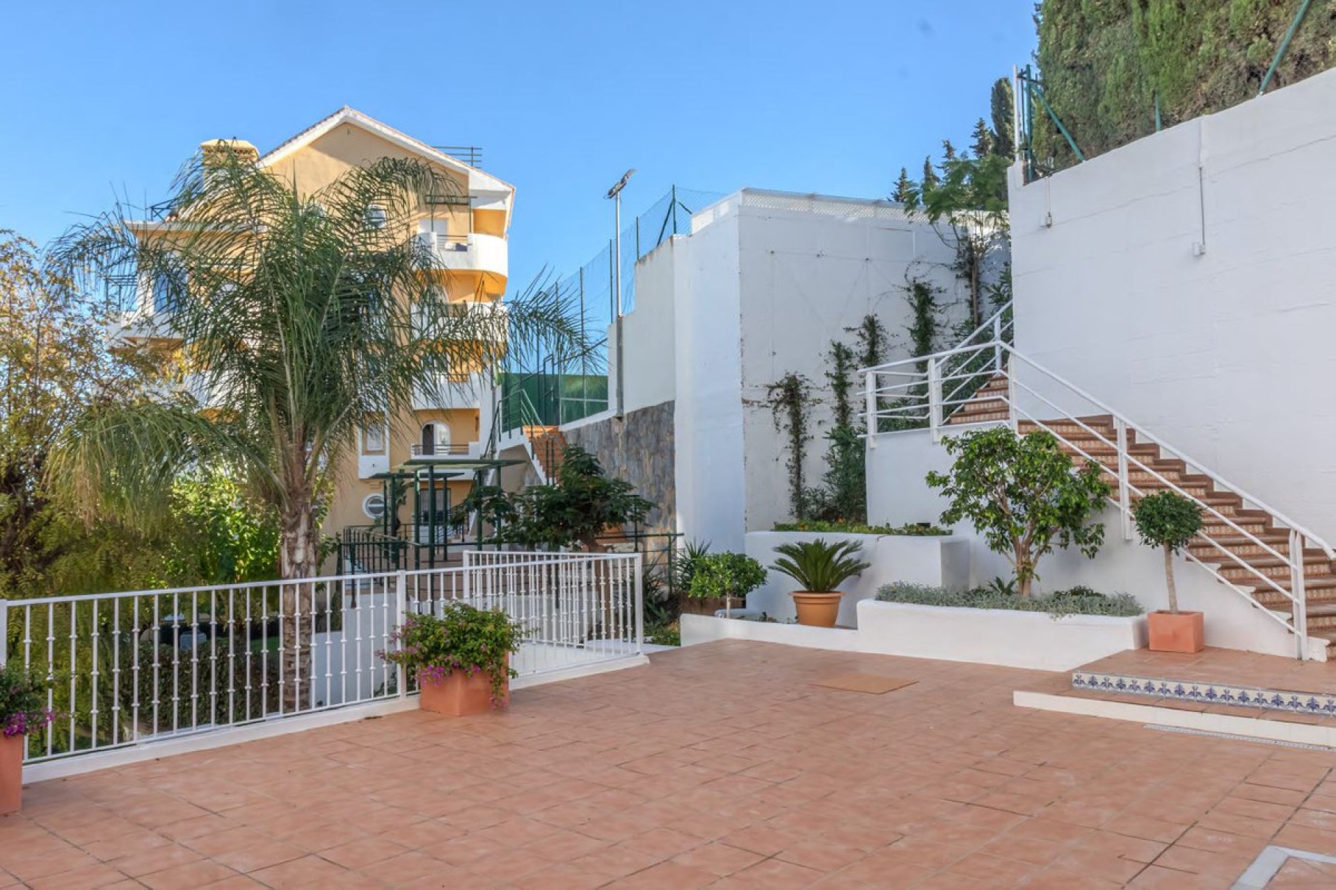 Resale - Apartment - Middle Floor Apartment - Marbella - Nueva Andalucia