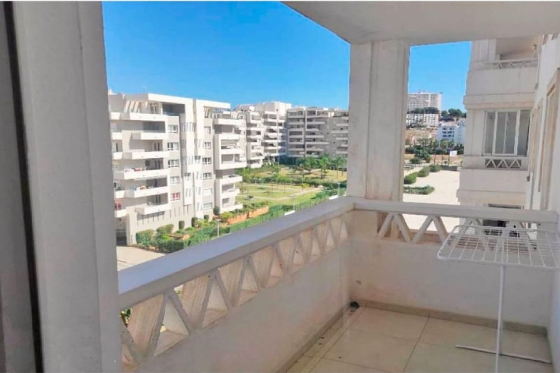 Resale - Apartment - Middle Floor Apartment - Marbella - Nueva Andalucia