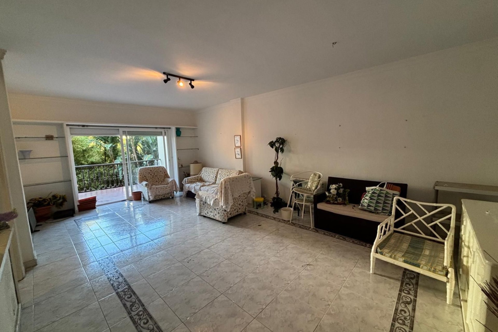 Resale - Apartment - Middle Floor Apartment - Marbella - Nueva Andalucia