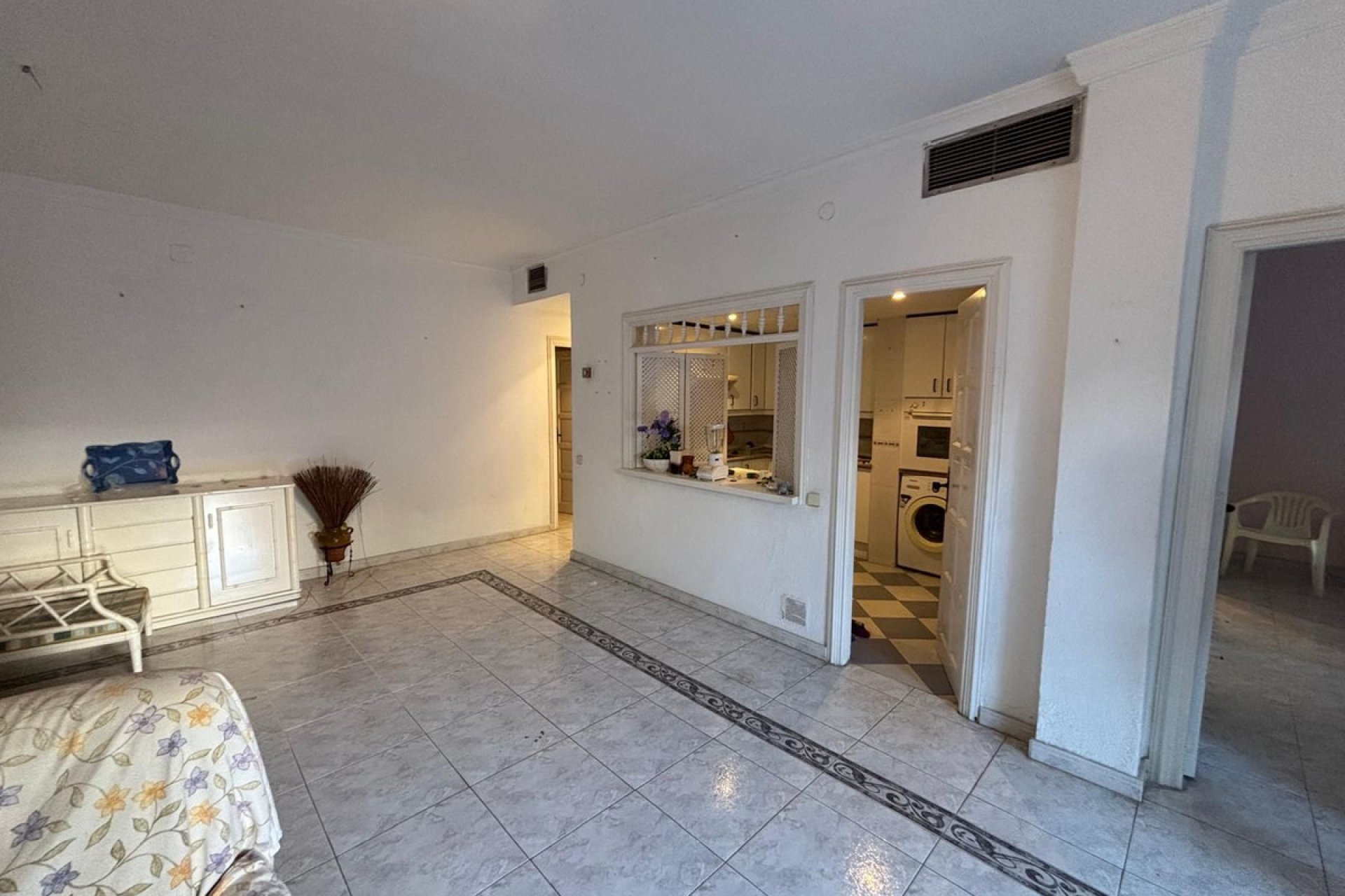 Resale - Apartment - Middle Floor Apartment - Marbella - Nueva Andalucia