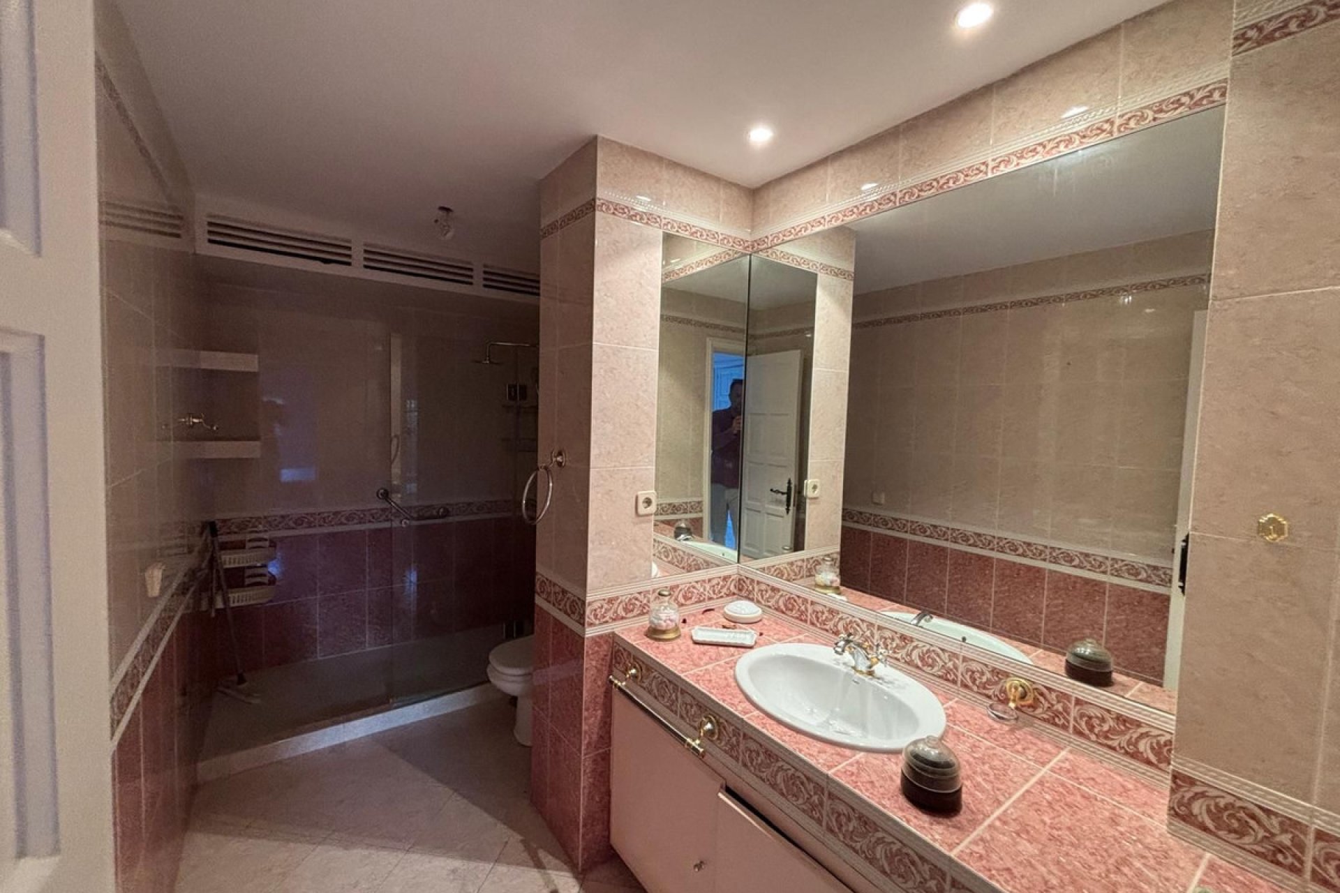 Resale - Apartment - Middle Floor Apartment - Marbella - Nueva Andalucia