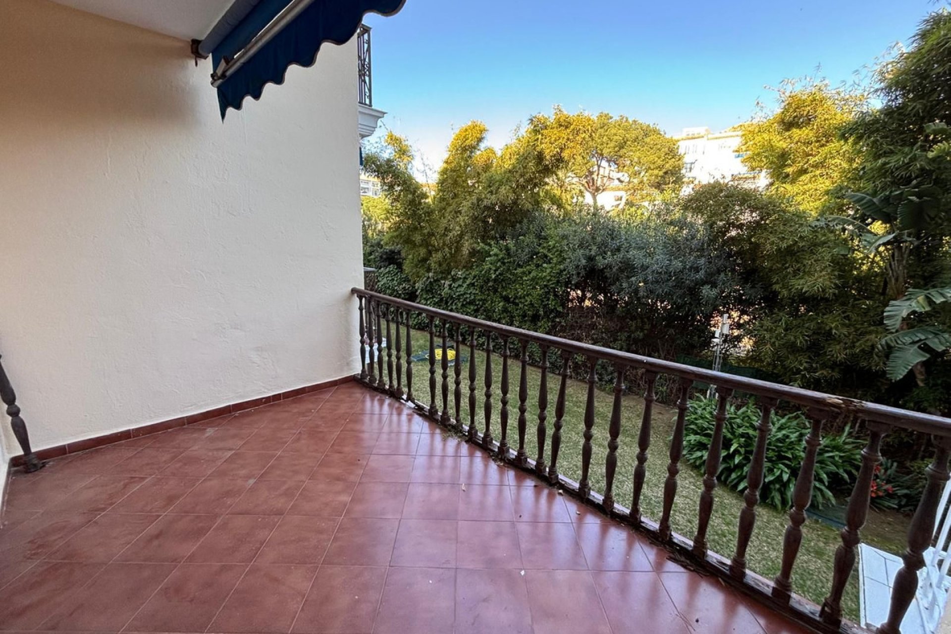 Resale - Apartment - Middle Floor Apartment - Marbella - Nueva Andalucia