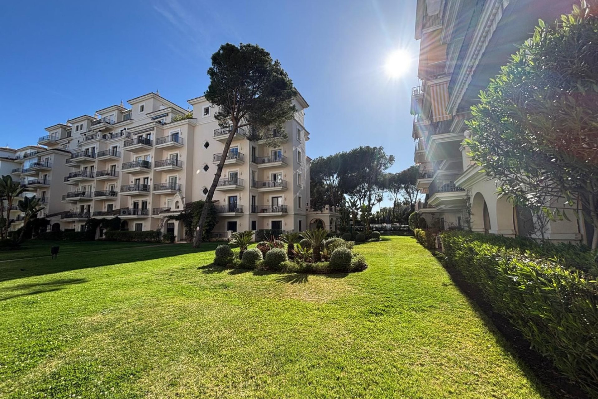 Resale - Apartment - Middle Floor Apartment - Marbella - Nueva Andalucia