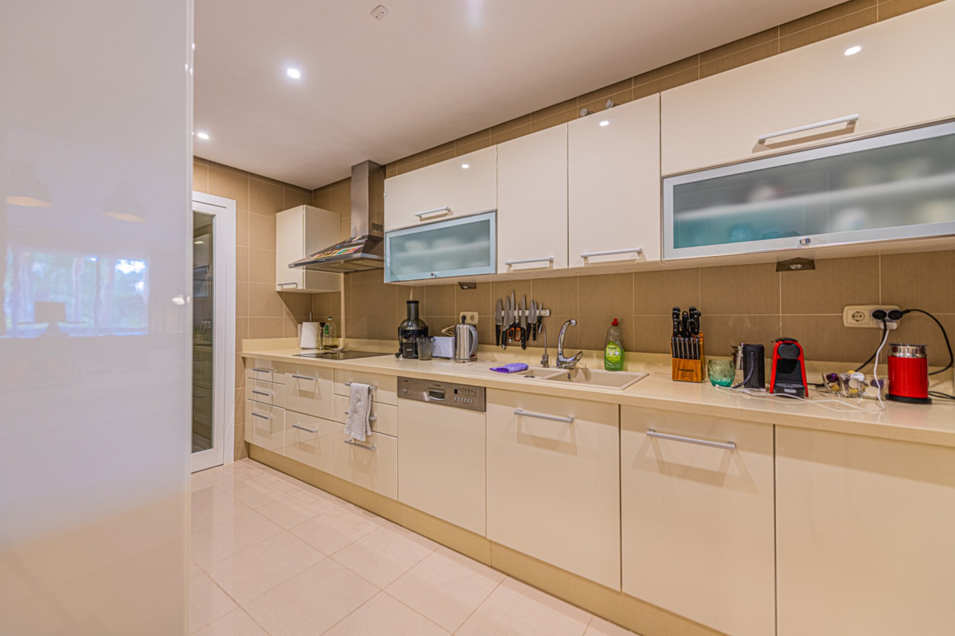 Resale - Apartment - Middle Floor Apartment - Marbella - Nueva Andalucia