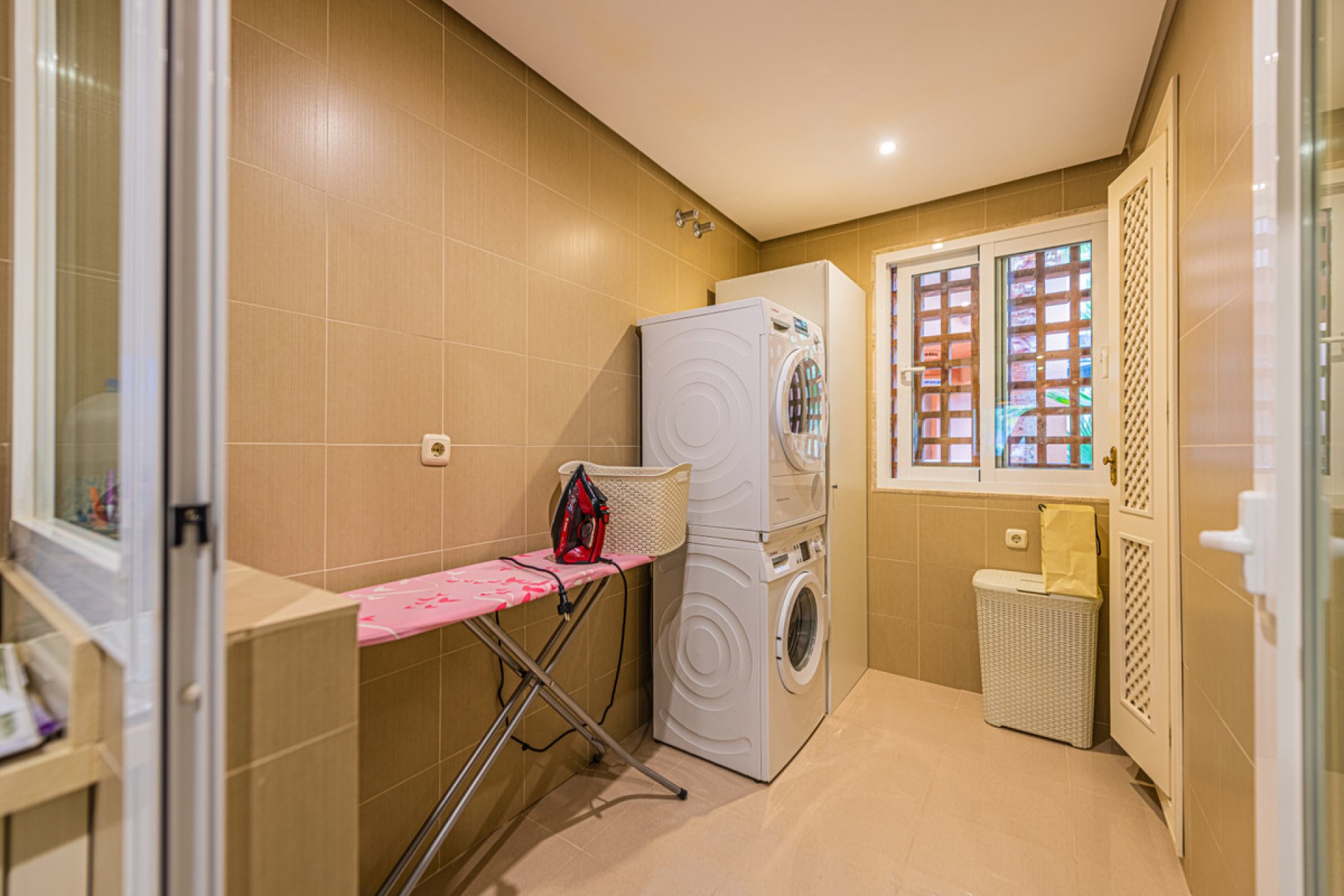 Resale - Apartment - Middle Floor Apartment - Marbella - Nueva Andalucia