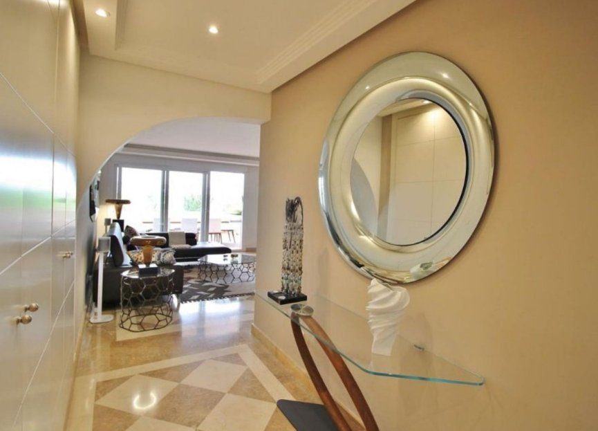 Resale - Apartment - Middle Floor Apartment - Marbella - Nueva Andalucia