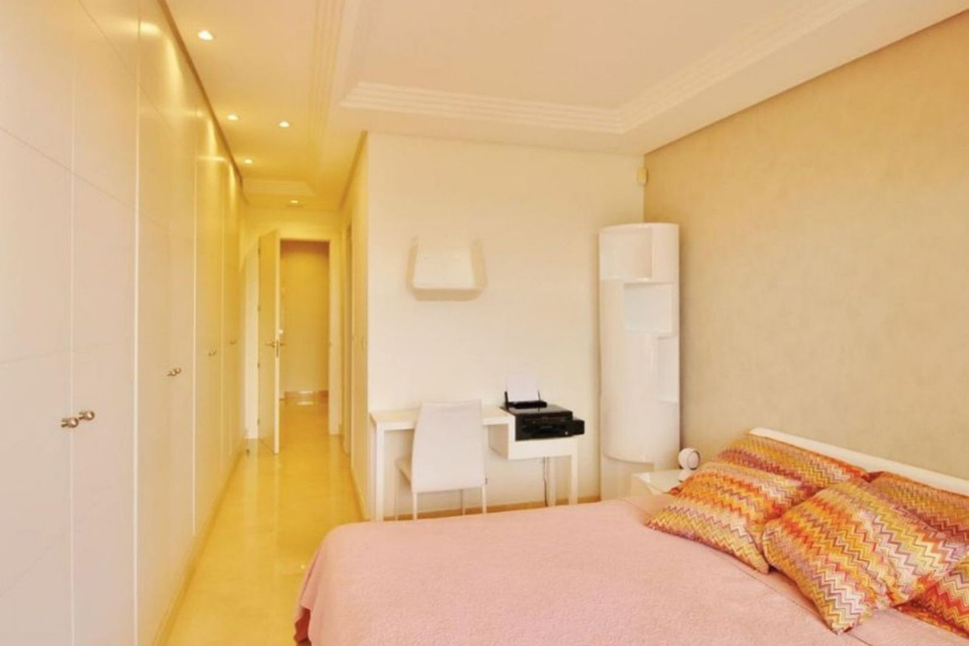 Resale - Apartment - Middle Floor Apartment - Marbella - Nueva Andalucia