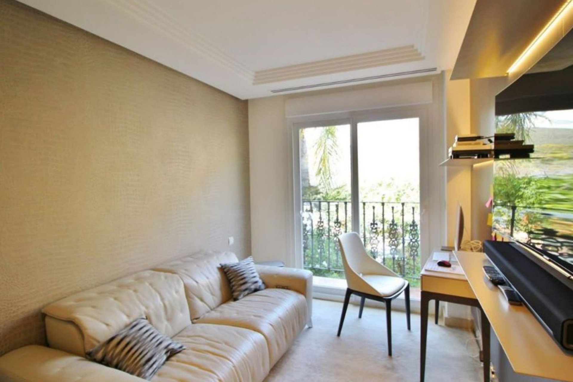 Resale - Apartment - Middle Floor Apartment - Marbella - Nueva Andalucia