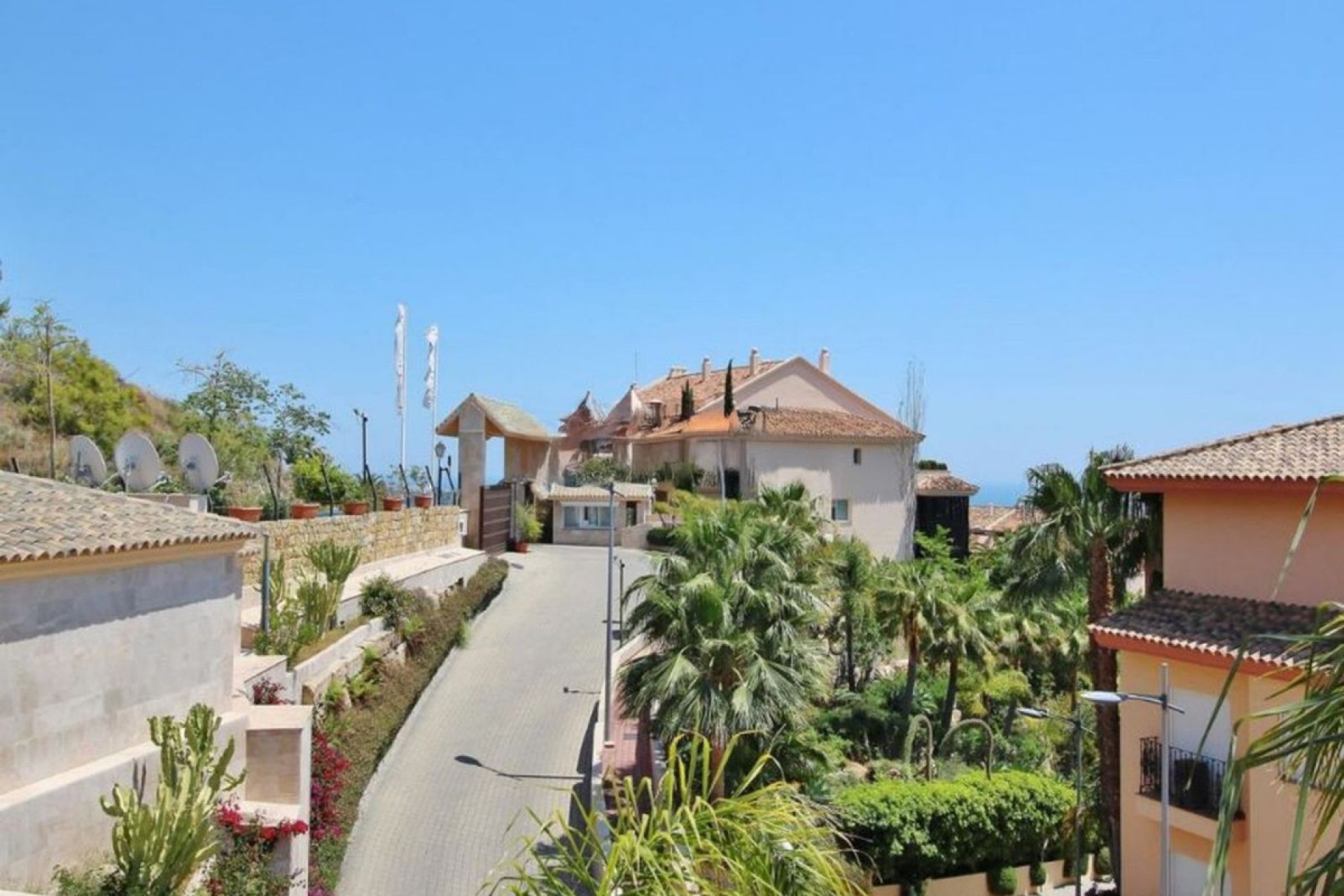 Resale - Apartment - Middle Floor Apartment - Marbella - Nueva Andalucia