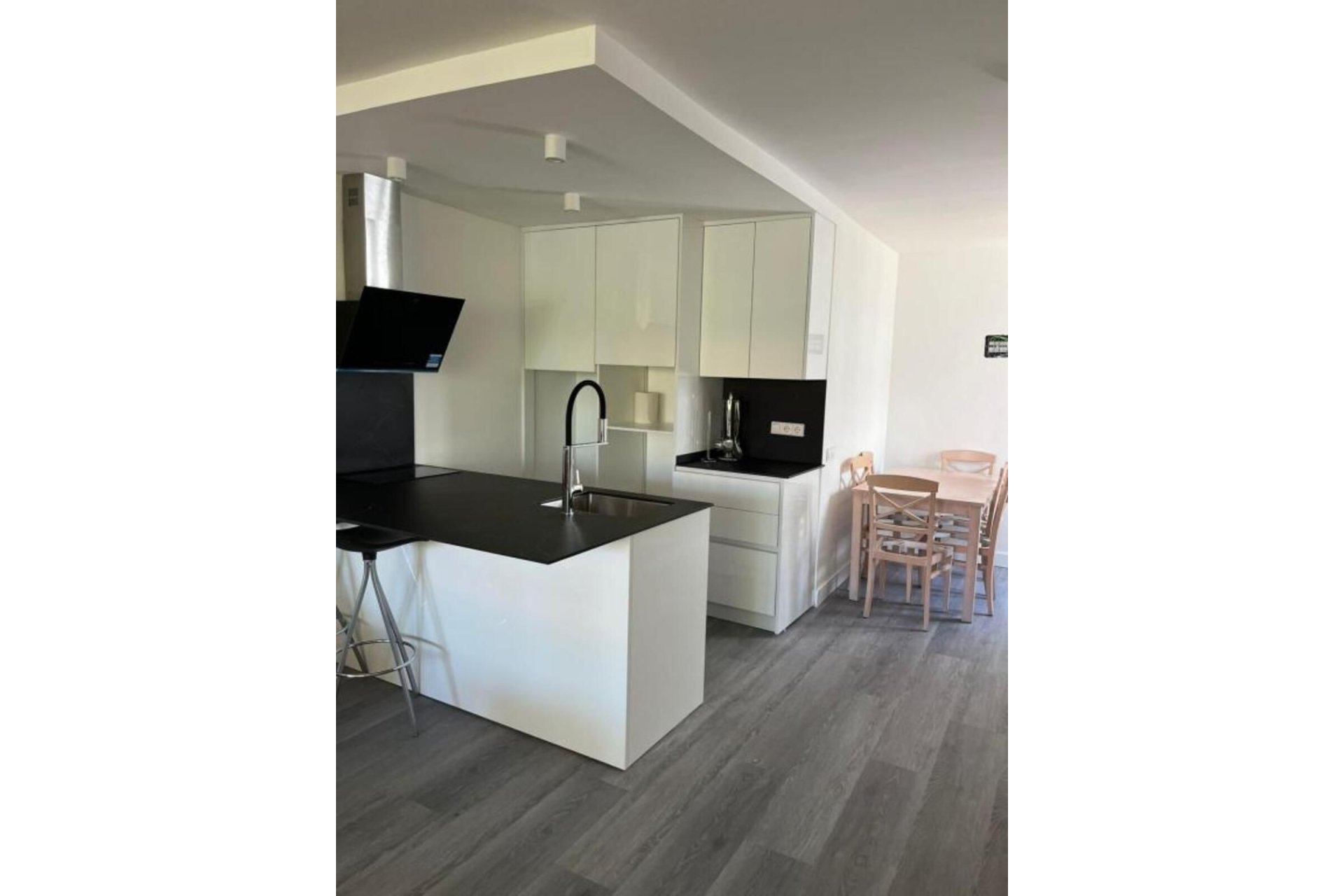 Resale - Apartment - Middle Floor Apartment - Marbella - Nueva Andalucia