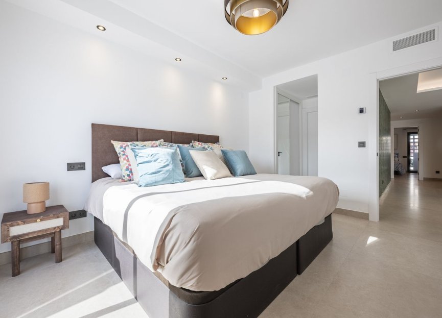 Resale - Apartment - Middle Floor Apartment - Marbella - Nueva Andalucia