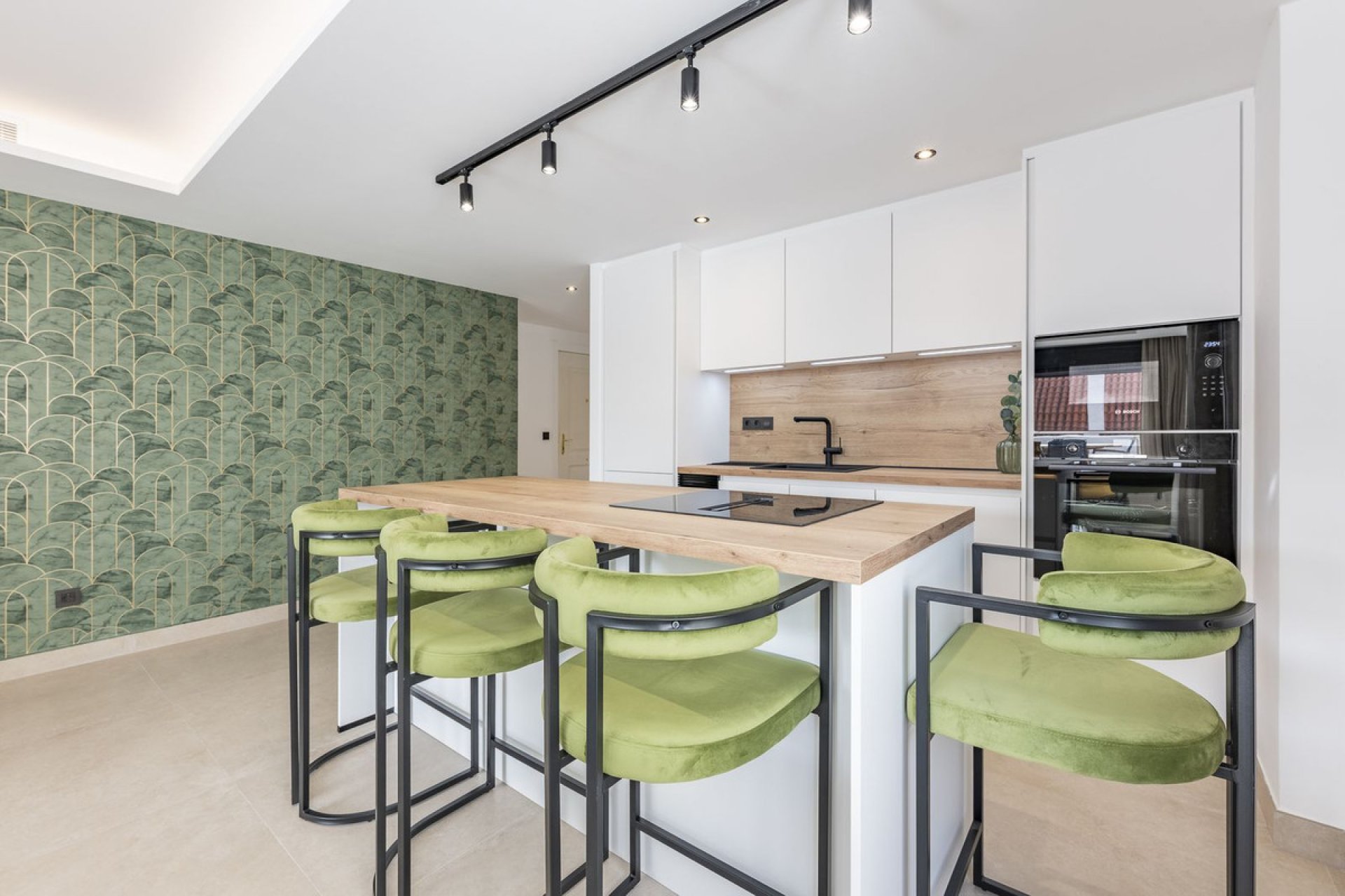 Resale - Apartment - Middle Floor Apartment - Marbella - Nueva Andalucia