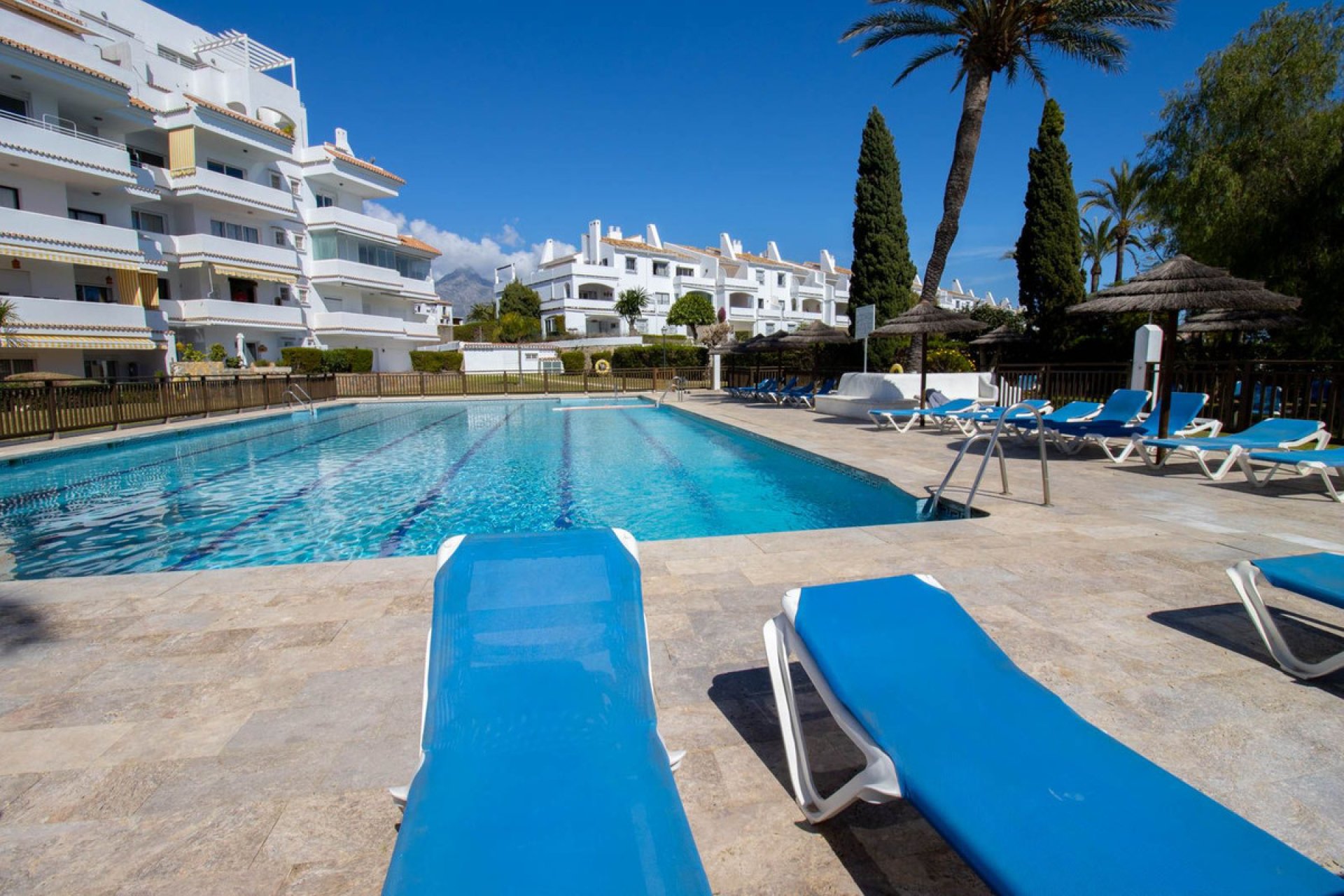 Resale - Apartment - Middle Floor Apartment - Marbella - Nueva Andalucia