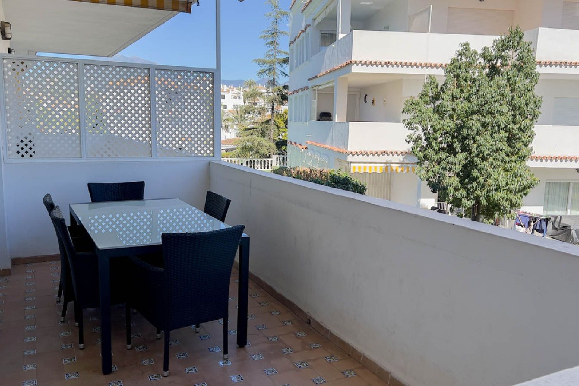 Resale - Apartment - Middle Floor Apartment - Marbella - Nueva Andalucia