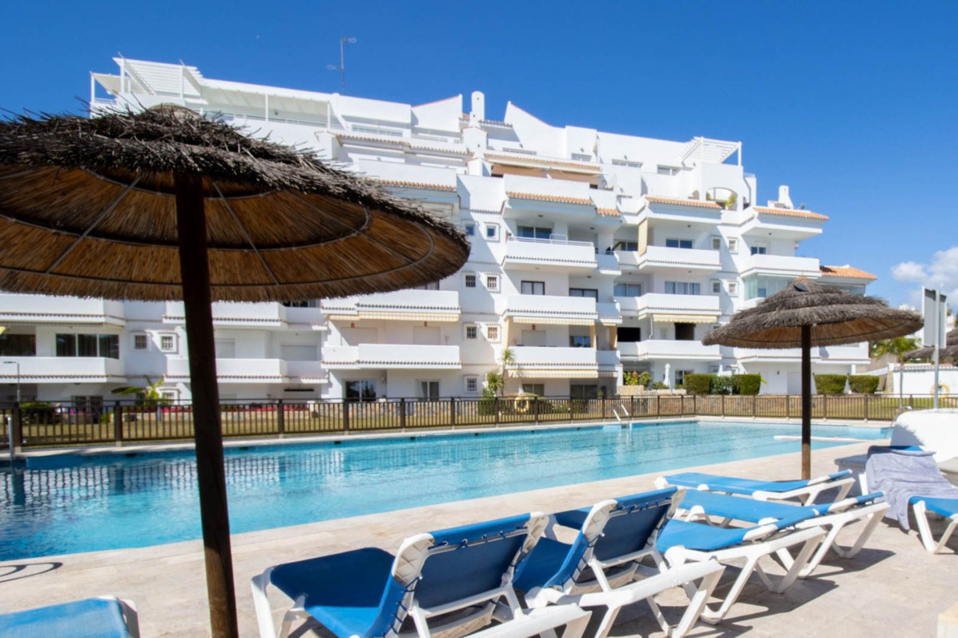 Resale - Apartment - Middle Floor Apartment - Marbella - Nueva Andalucia