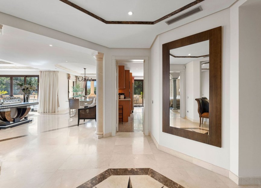 Resale - Apartment - Middle Floor Apartment - Marbella - Nueva Andalucia