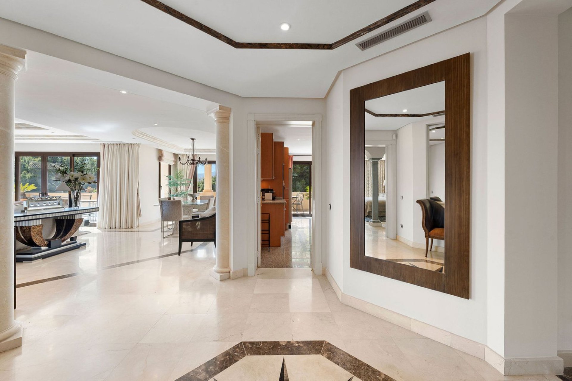 Resale - Apartment - Middle Floor Apartment - Marbella - Nueva Andalucia