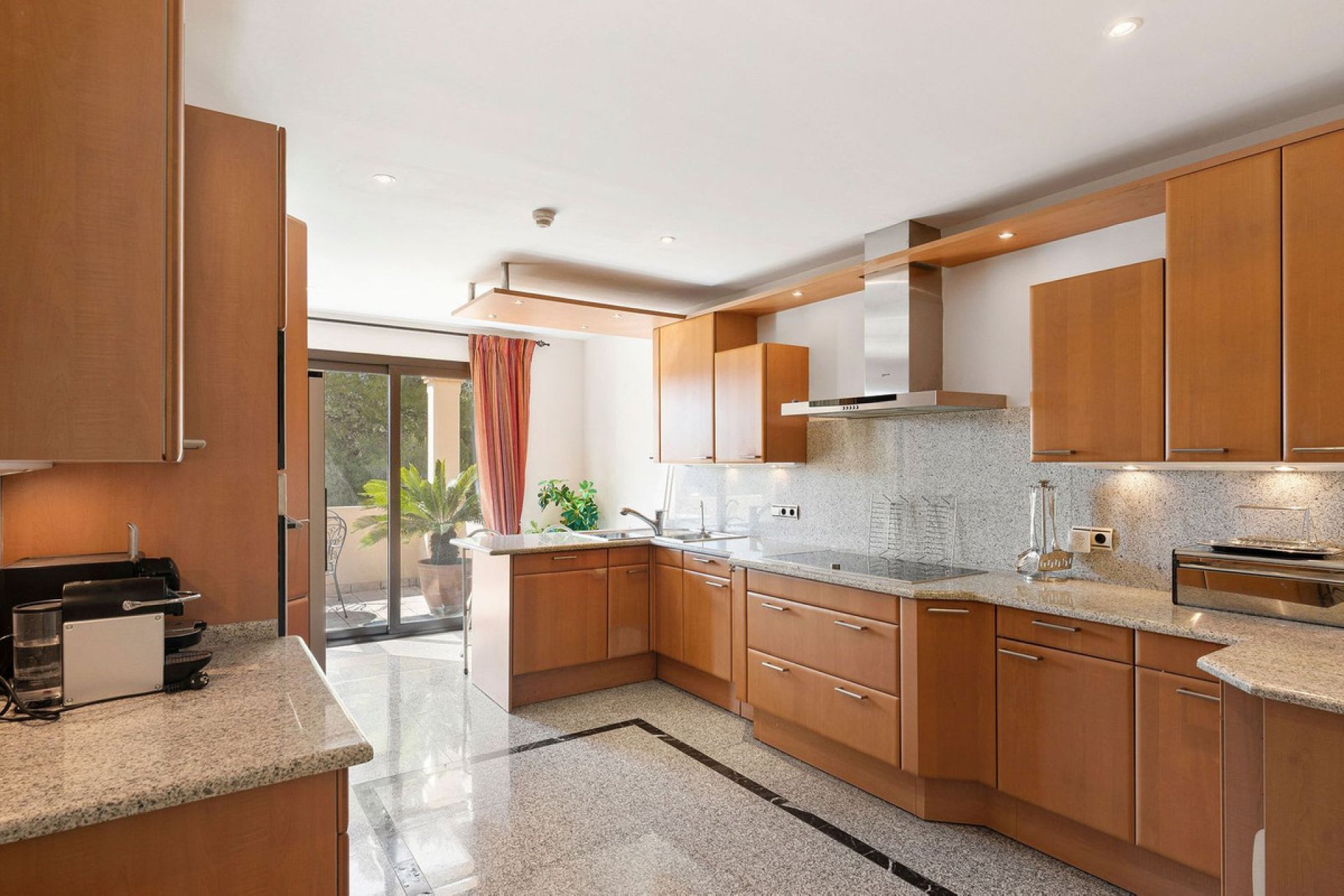 Resale - Apartment - Middle Floor Apartment - Marbella - Nueva Andalucia