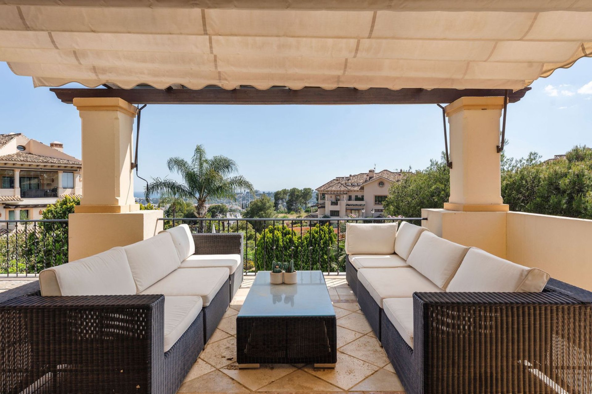 Resale - Apartment - Middle Floor Apartment - Marbella - Nueva Andalucia