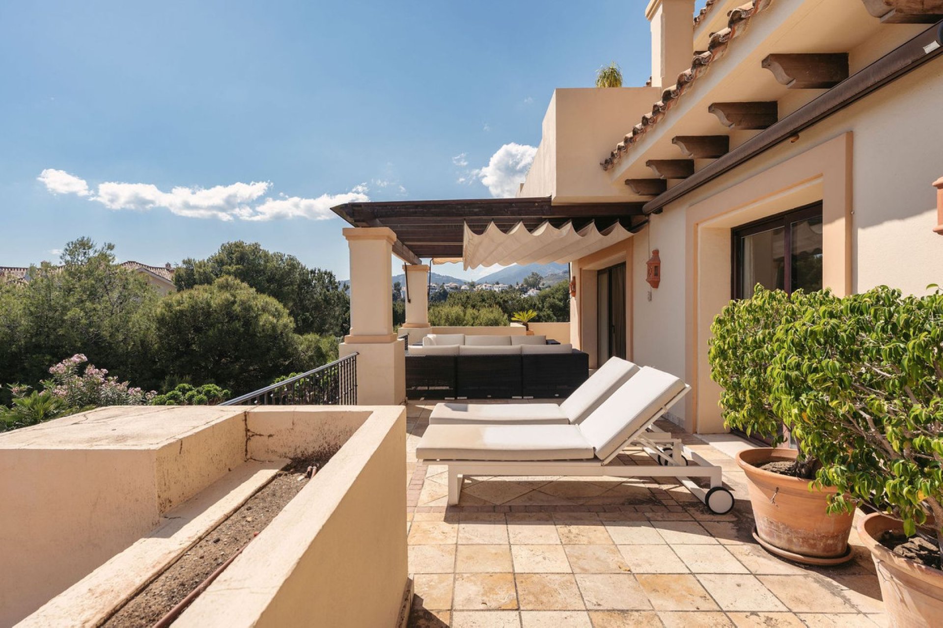 Resale - Apartment - Middle Floor Apartment - Marbella - Nueva Andalucia