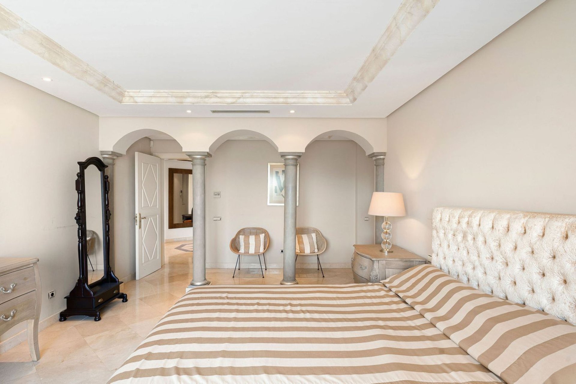 Resale - Apartment - Middle Floor Apartment - Marbella - Nueva Andalucia