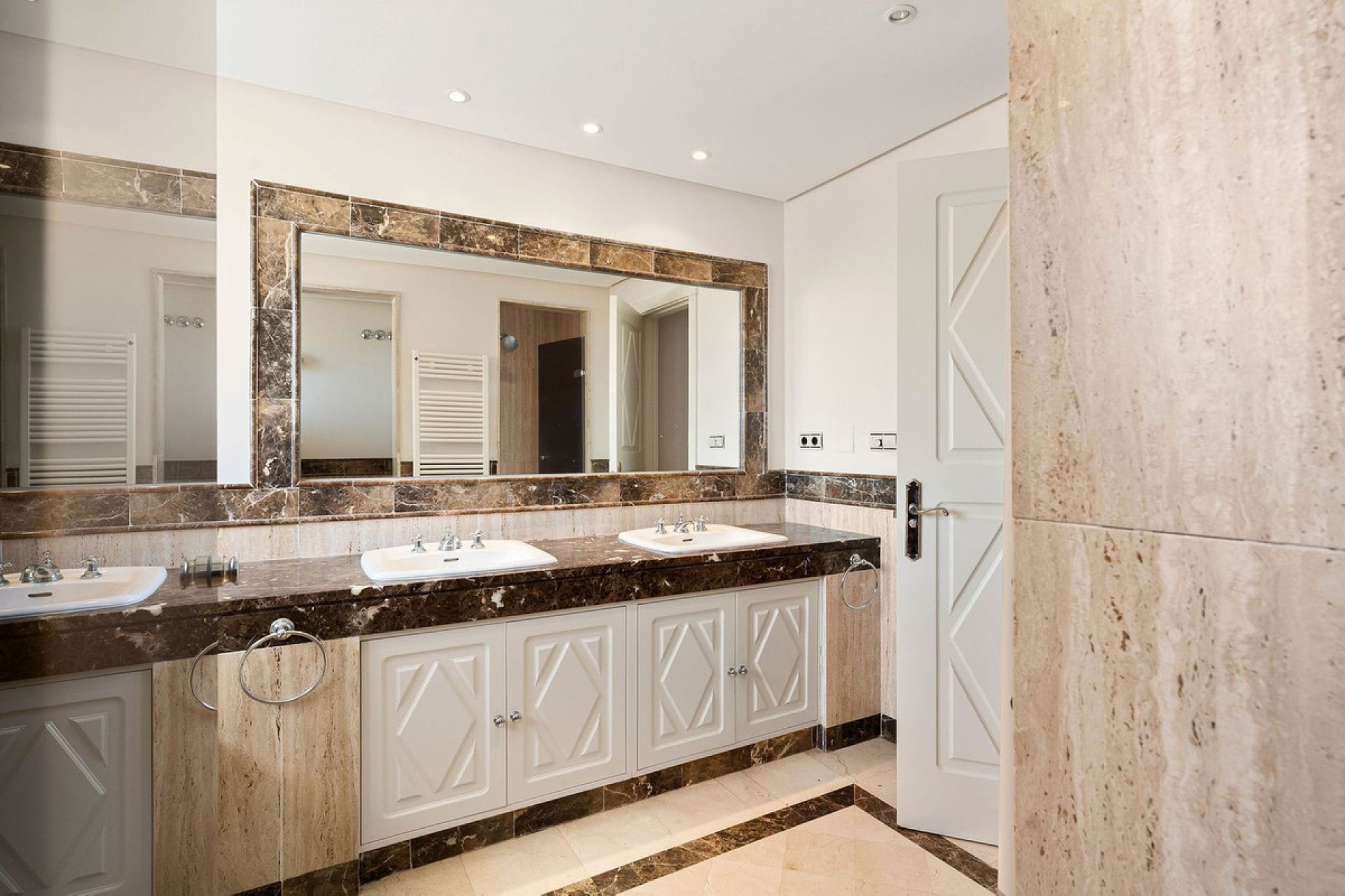 Resale - Apartment - Middle Floor Apartment - Marbella - Nueva Andalucia