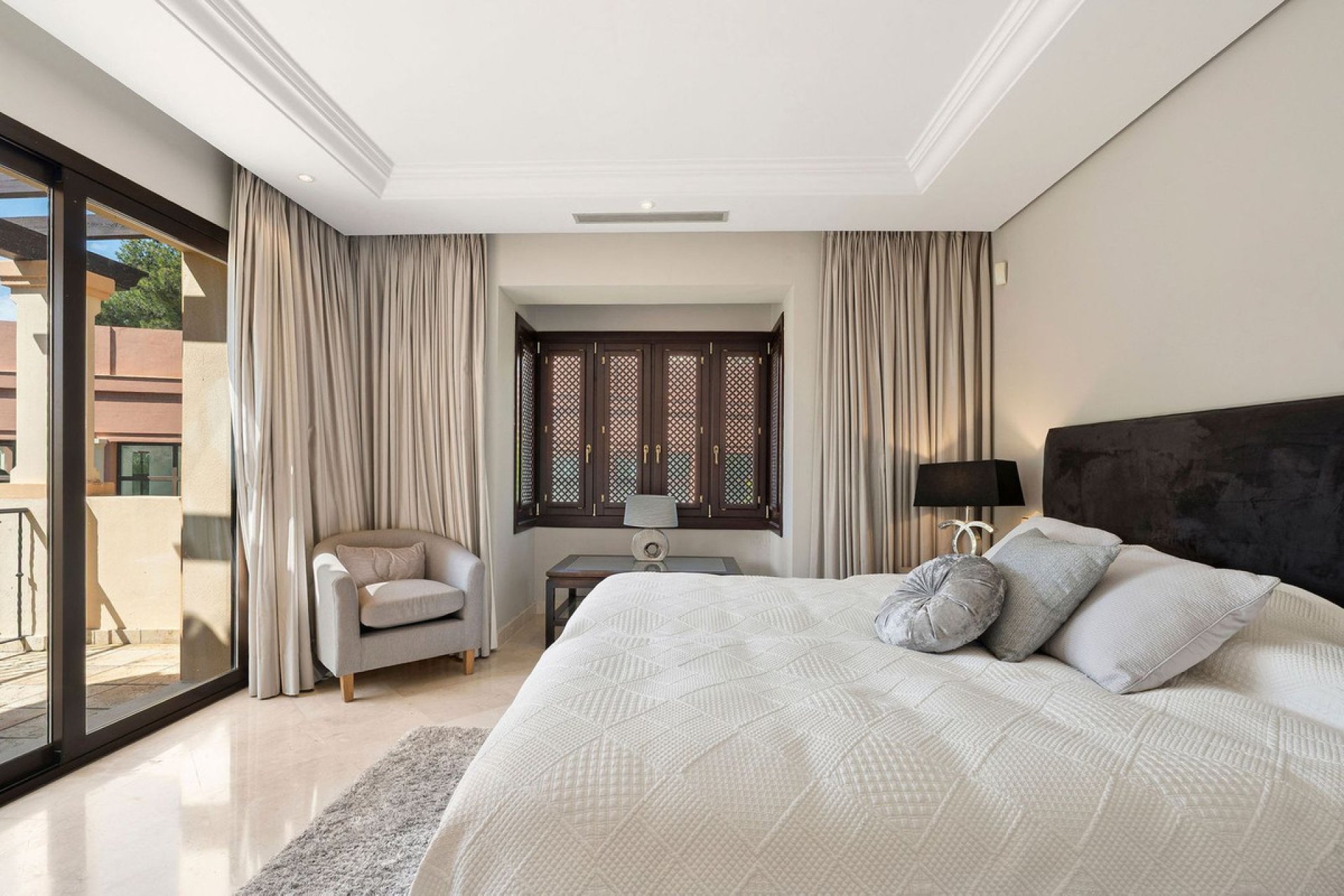 Resale - Apartment - Middle Floor Apartment - Marbella - Nueva Andalucia