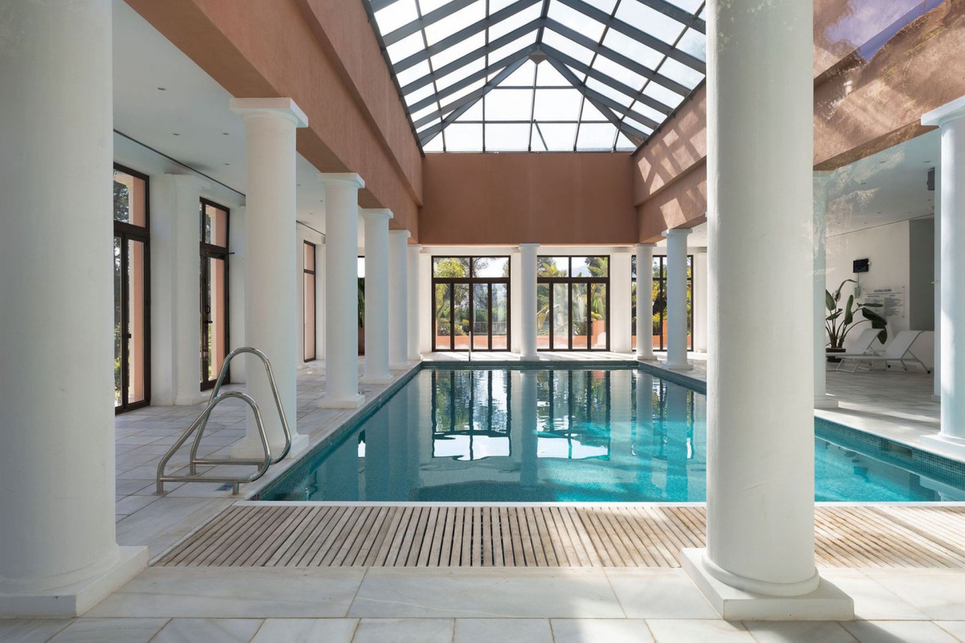 Resale - Apartment - Middle Floor Apartment - Marbella - Nueva Andalucia