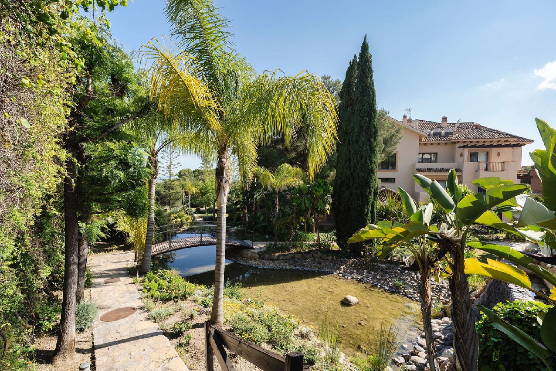 Resale - Apartment - Middle Floor Apartment - Marbella - Nueva Andalucia