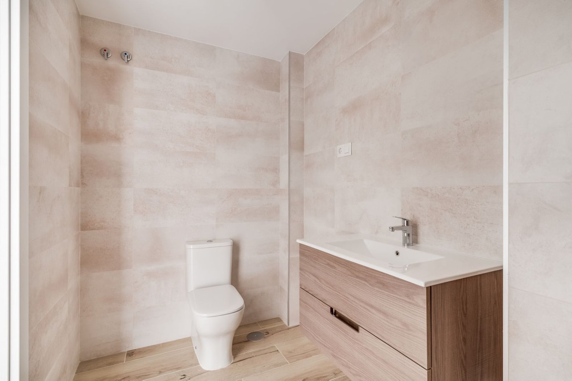 Resale - Apartment - Middle Floor Apartment - Marbella - Nueva Andalucia