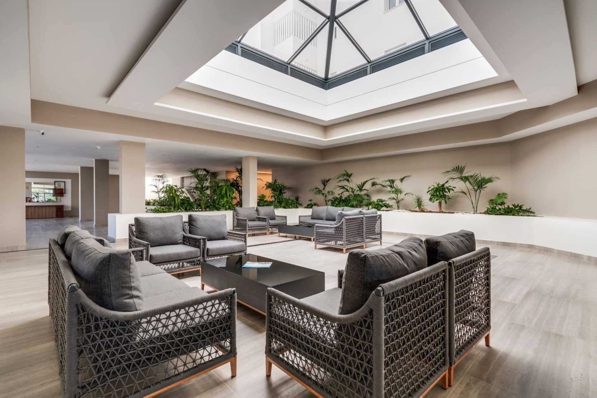 Resale - Apartment - Middle Floor Apartment - Marbella - Nueva Andalucia