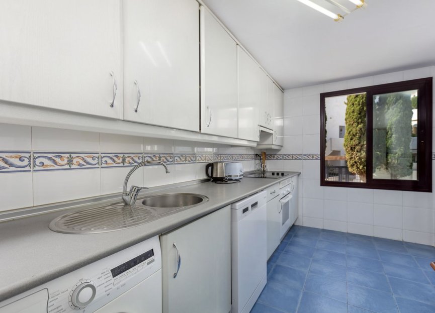 Resale - Apartment - Middle Floor Apartment - Marbella - Nueva Andalucia