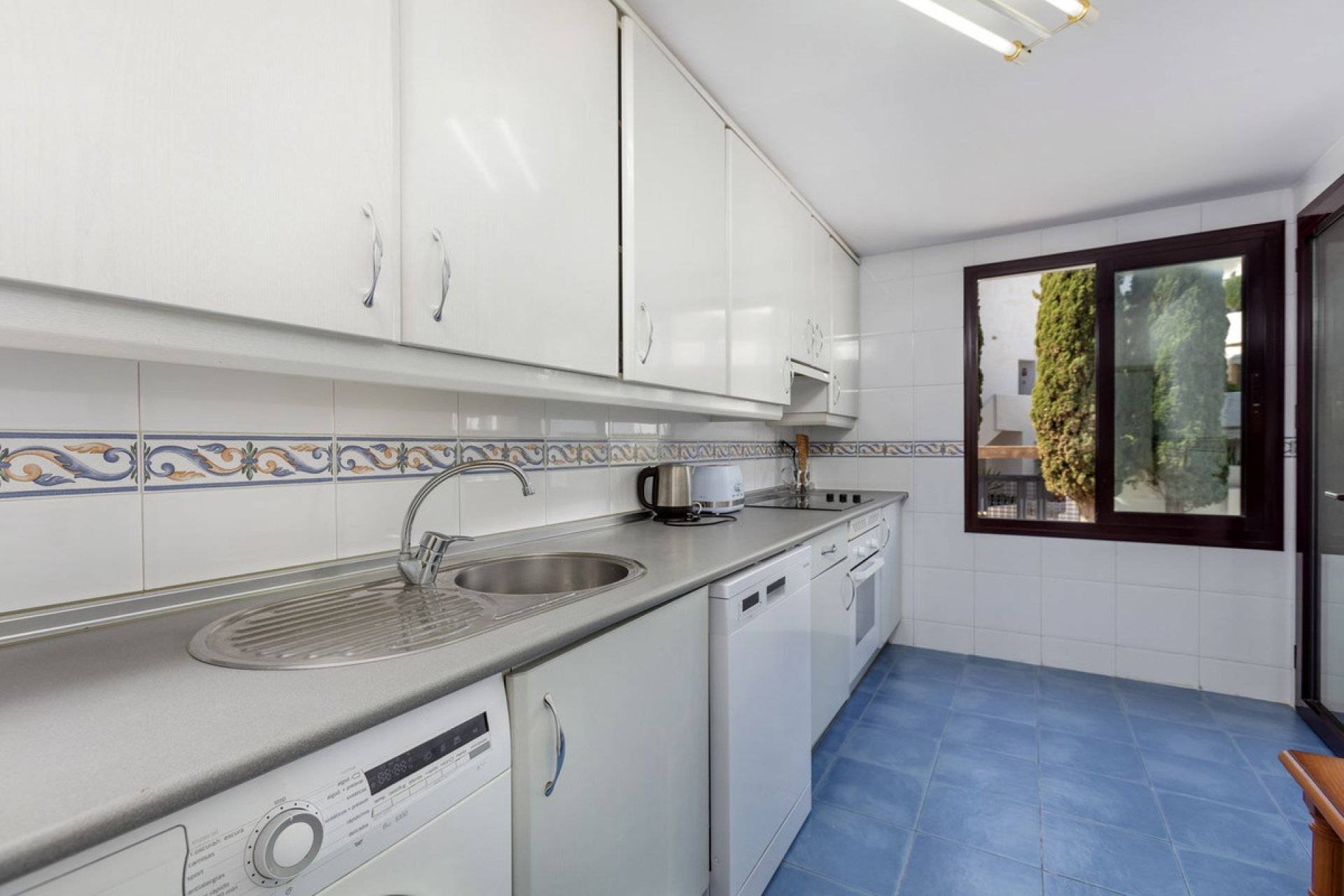 Resale - Apartment - Middle Floor Apartment - Marbella - Nueva Andalucia