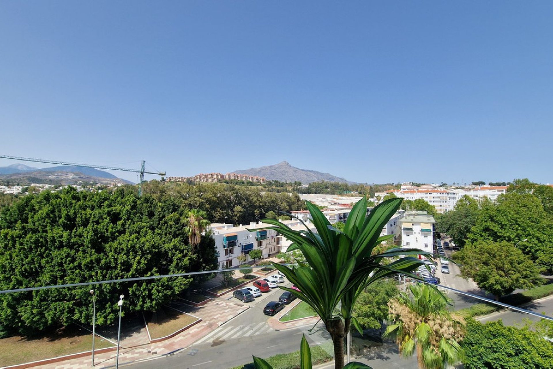 Resale - Apartment - Middle Floor Apartment - Marbella - Nueva Andalucia