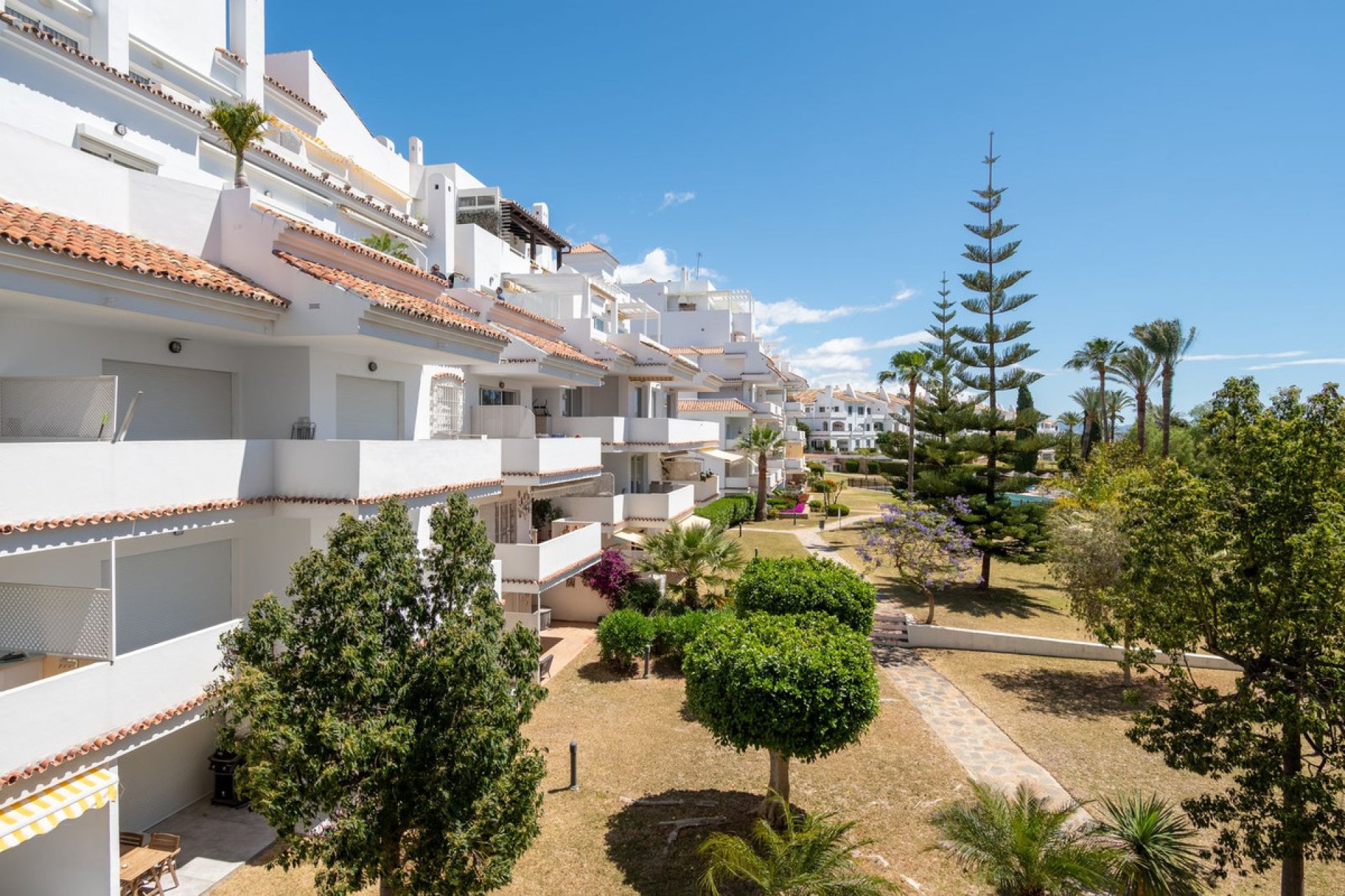 Resale - Apartment - Middle Floor Apartment - Marbella - Nueva Andalucia