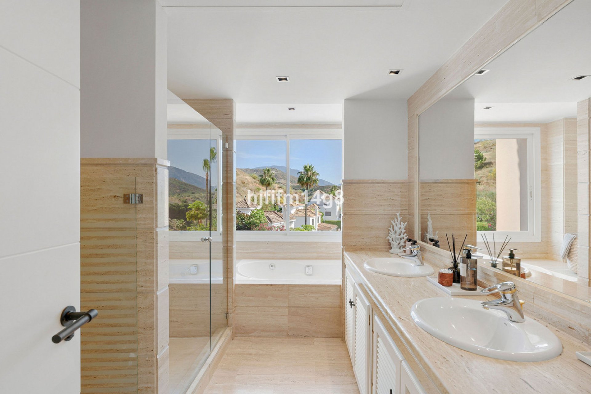 Resale - Apartment - Middle Floor Apartment - Marbella - Nueva Andalucia