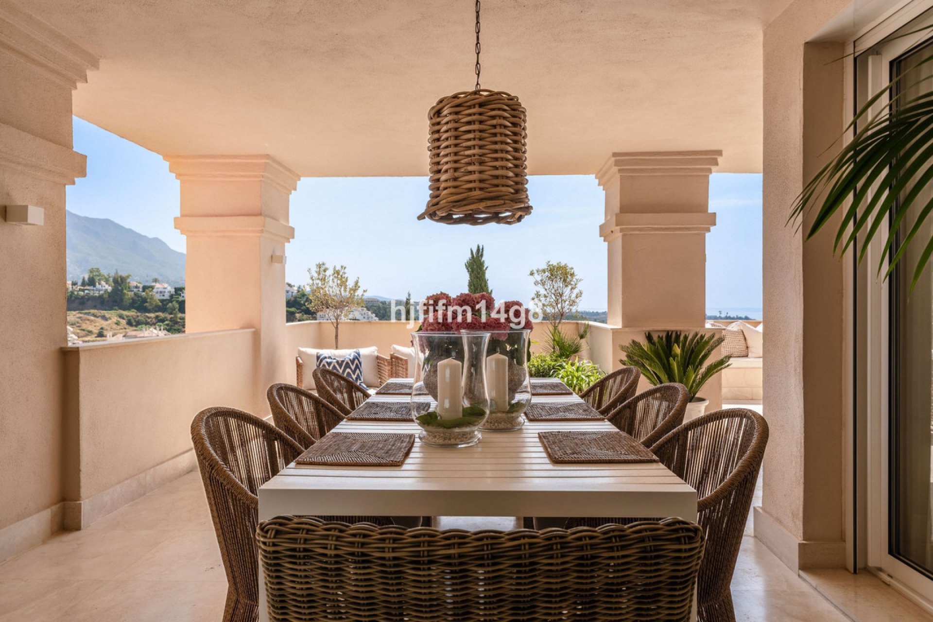 Resale - Apartment - Middle Floor Apartment - Marbella - Nueva Andalucia